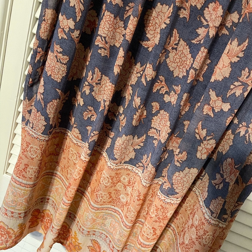 Spring dress - Picture 2 of 5